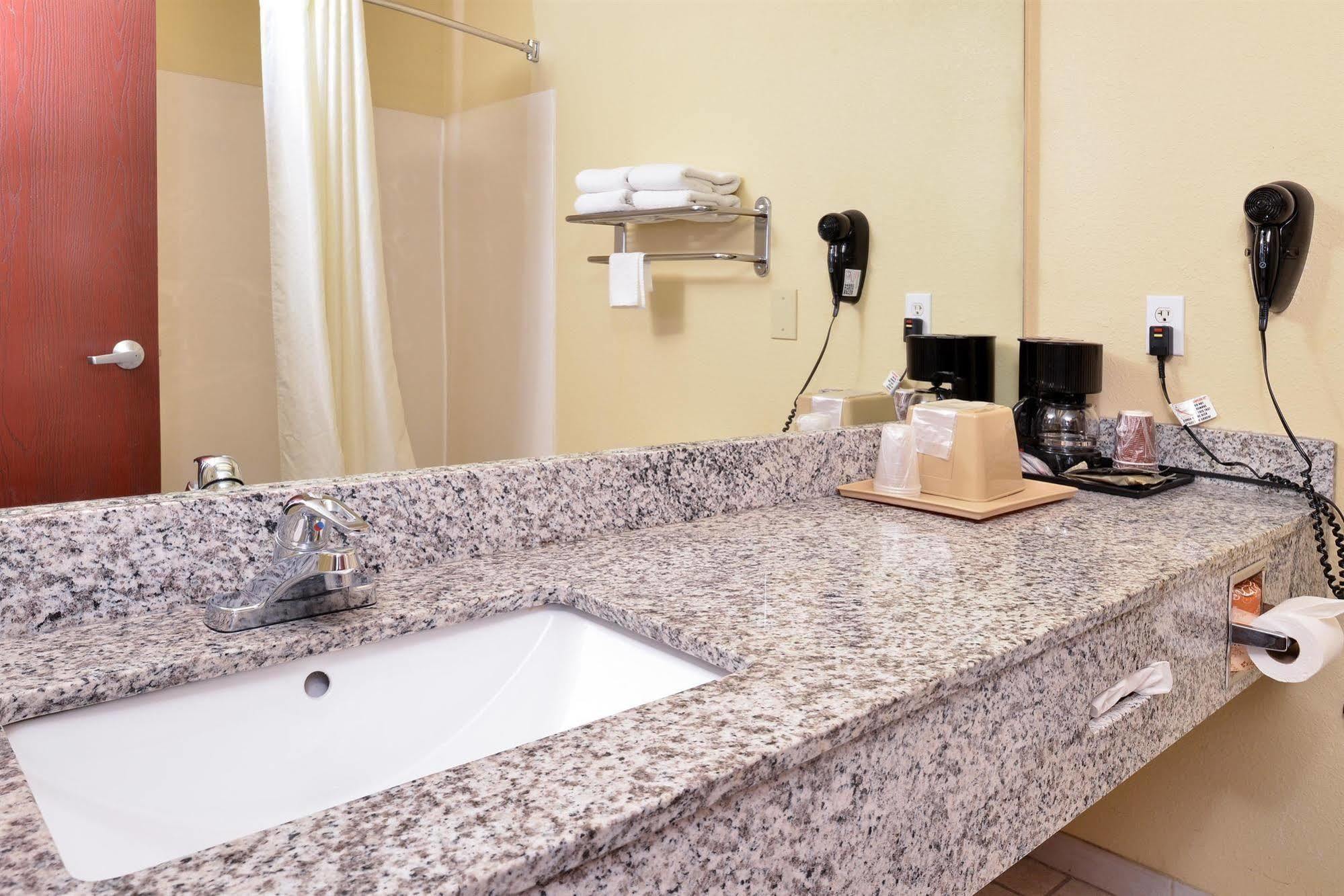 Quality Inn & Suites Fort Worth Exterior foto